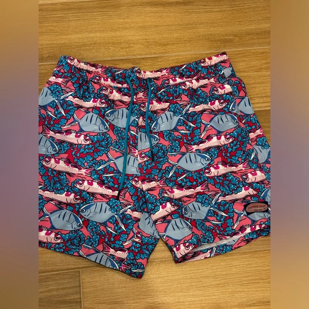 NWOT Vineyard Vines swim trunk